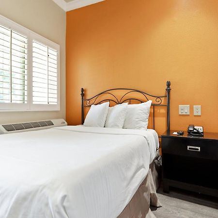 Le Blanc Inn & Suites เอลมอนเต ภายนอก รูปภาพ