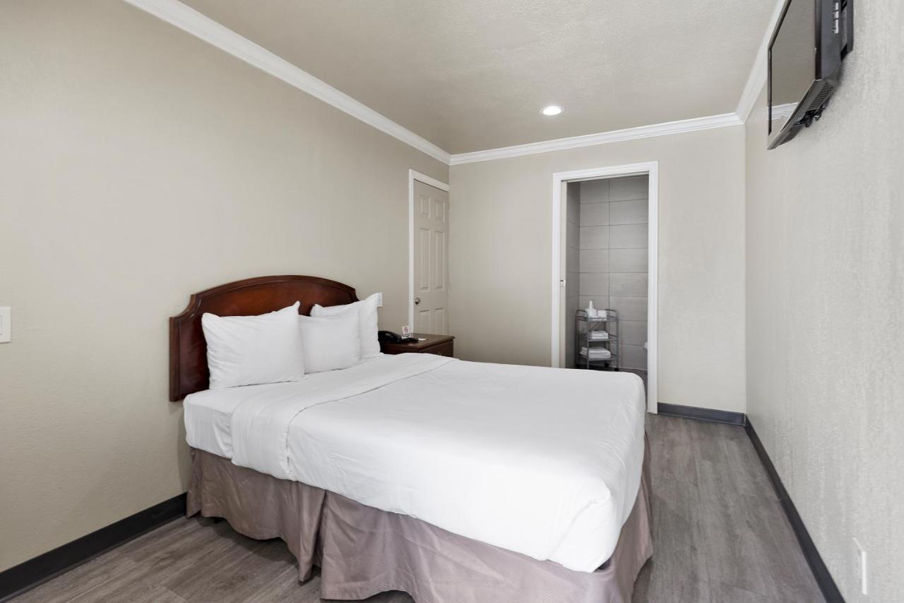 Le Blanc Inn & Suites เอลมอนเต ภายนอก รูปภาพ
