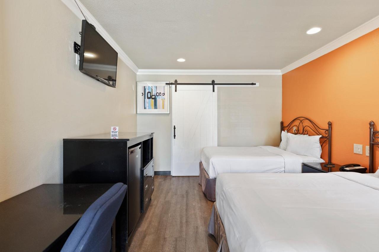 Le Blanc Inn & Suites เอลมอนเต ภายนอก รูปภาพ