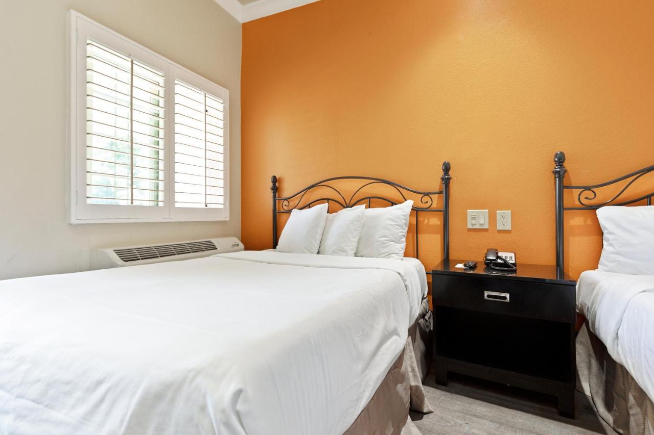 Le Blanc Inn & Suites เอลมอนเต ภายนอก รูปภาพ