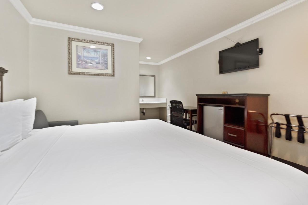 Le Blanc Inn & Suites เอลมอนเต ภายนอก รูปภาพ