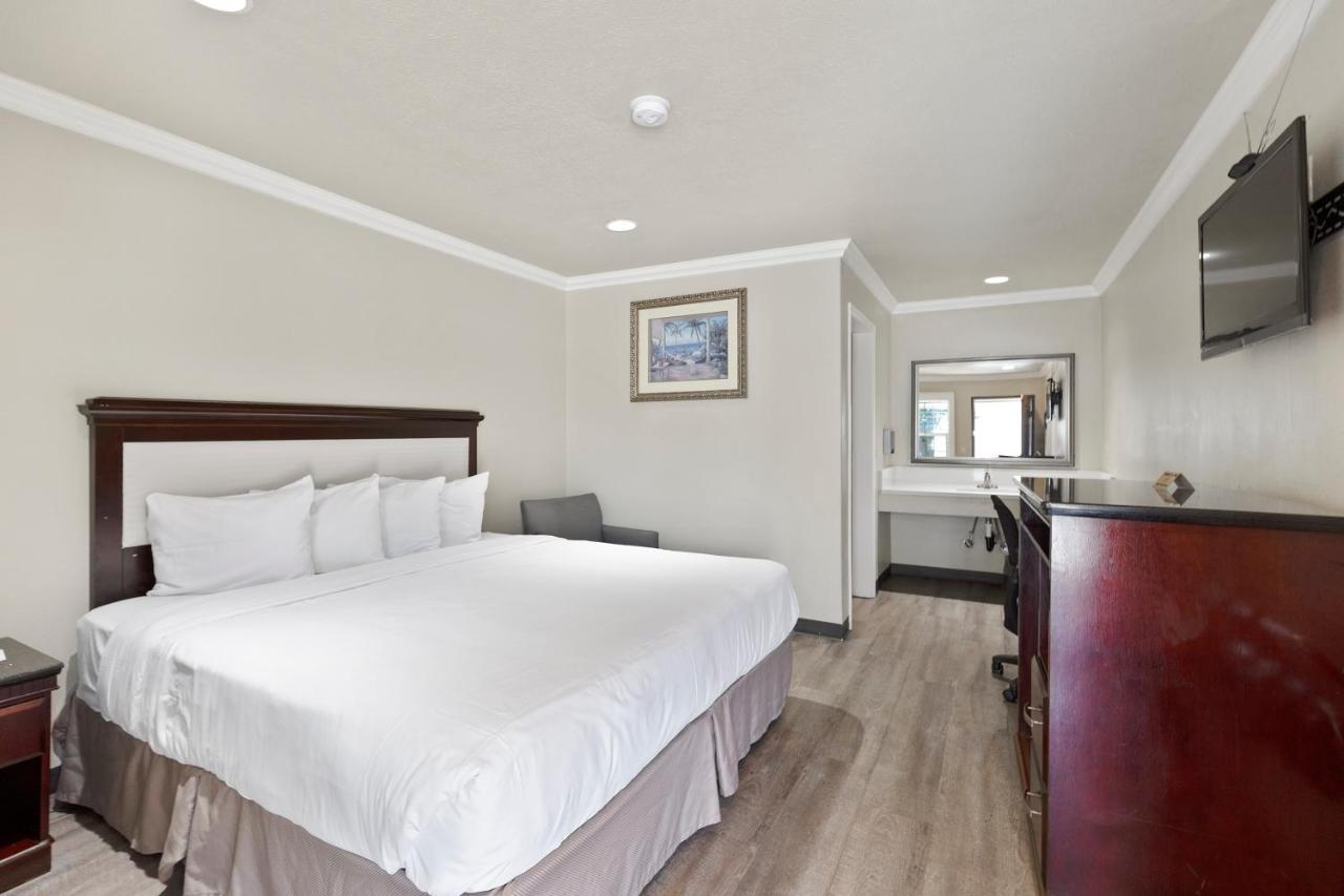 Le Blanc Inn & Suites เอลมอนเต ภายนอก รูปภาพ