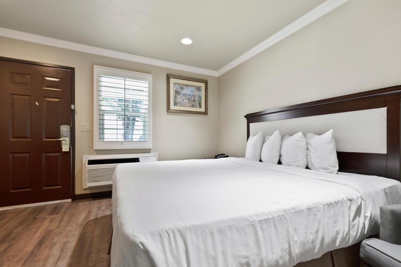 Le Blanc Inn & Suites เอลมอนเต ภายนอก รูปภาพ